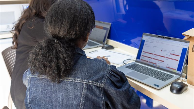 Atendimento nas unidades do CRMB, onde as mulheres recebem orientação para acessar a Delegacia Eletrônica